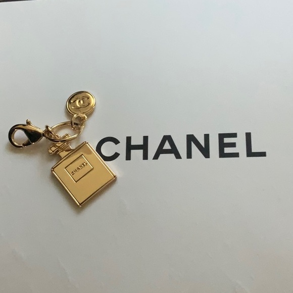 Chanel COCO FOREVER TRAVEL CHARM - Picture 5 of 5